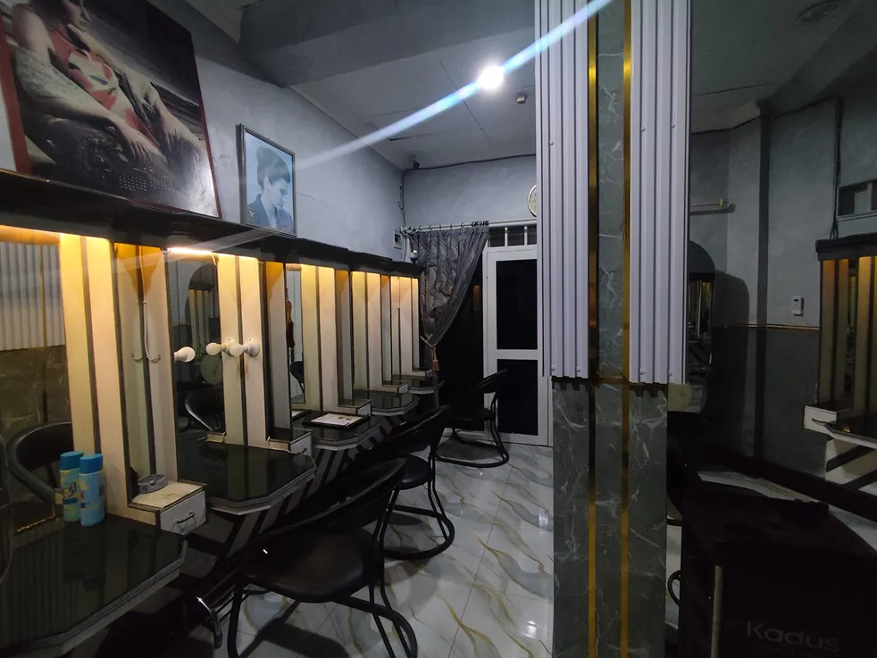 Fora Salon — Hotel Salon Fora & Longhill Café