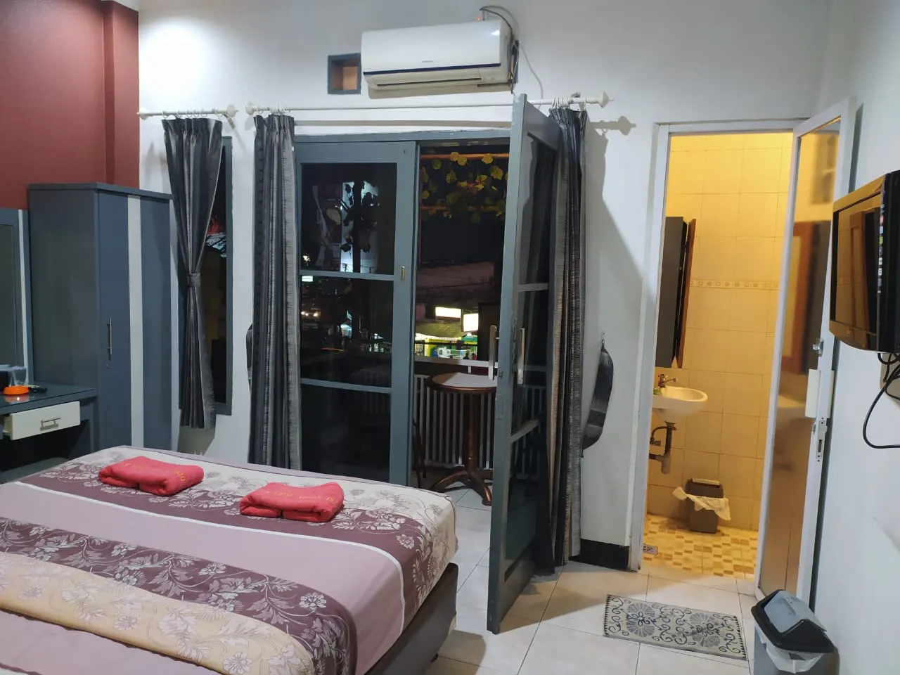 Kamar Private Balcony