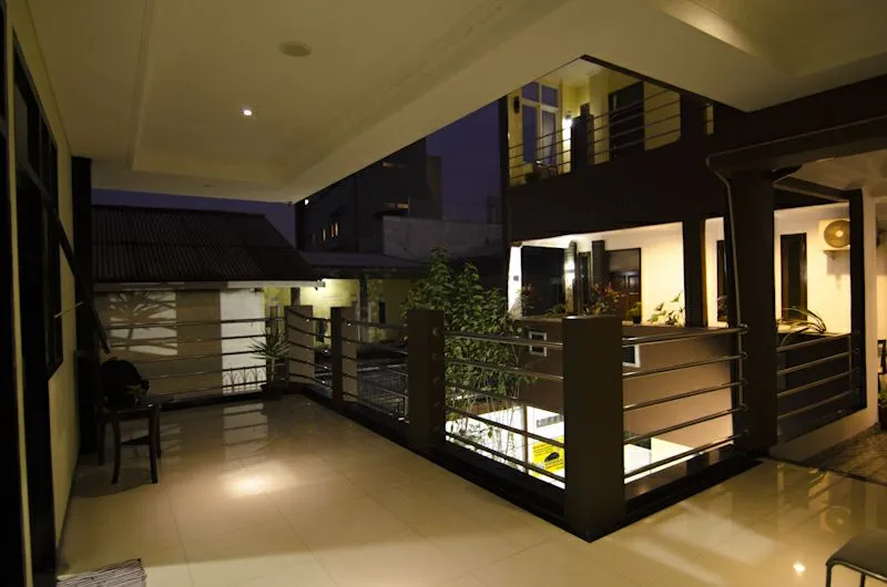 Balkon Hotel Salon Fora di malam hari