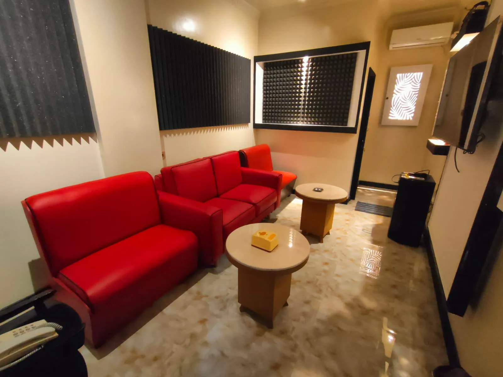 Karaoke room — Dago Hotel Salon Fora