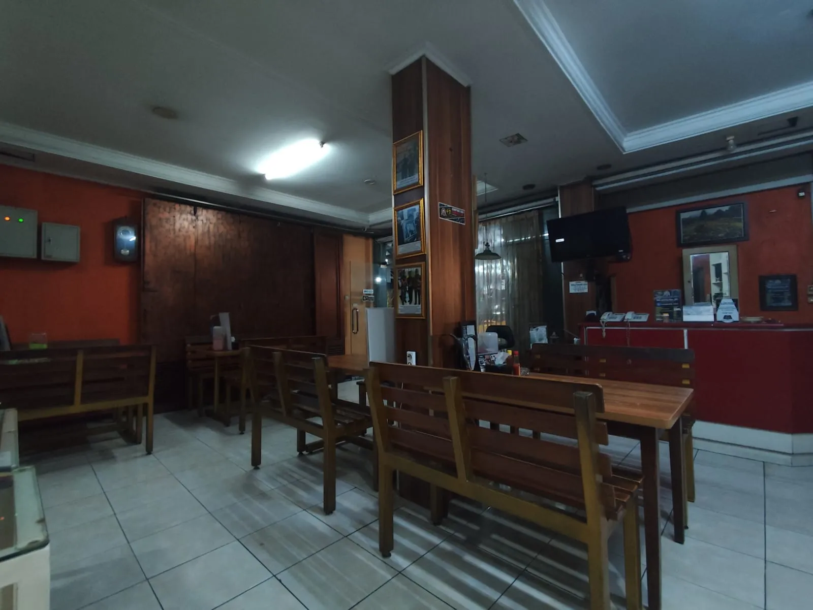 Suasana Longhill Café