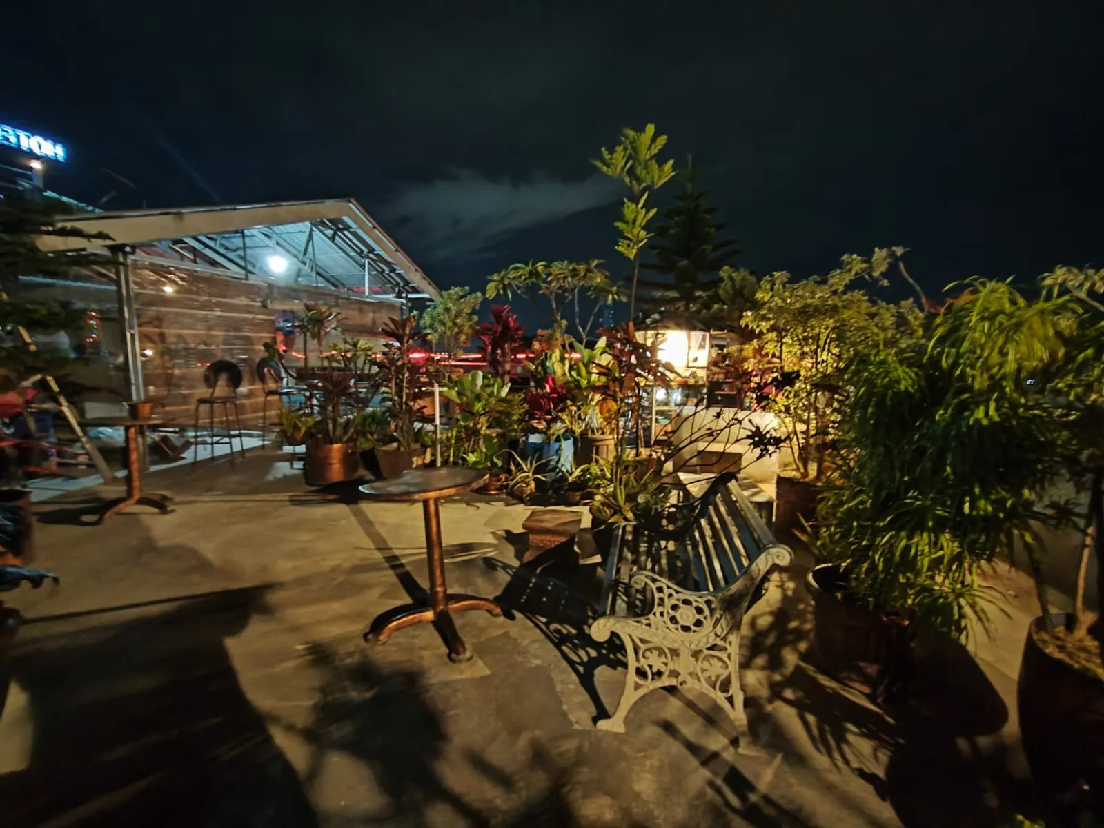 Roof Top — Dago Hotel Salon Fora